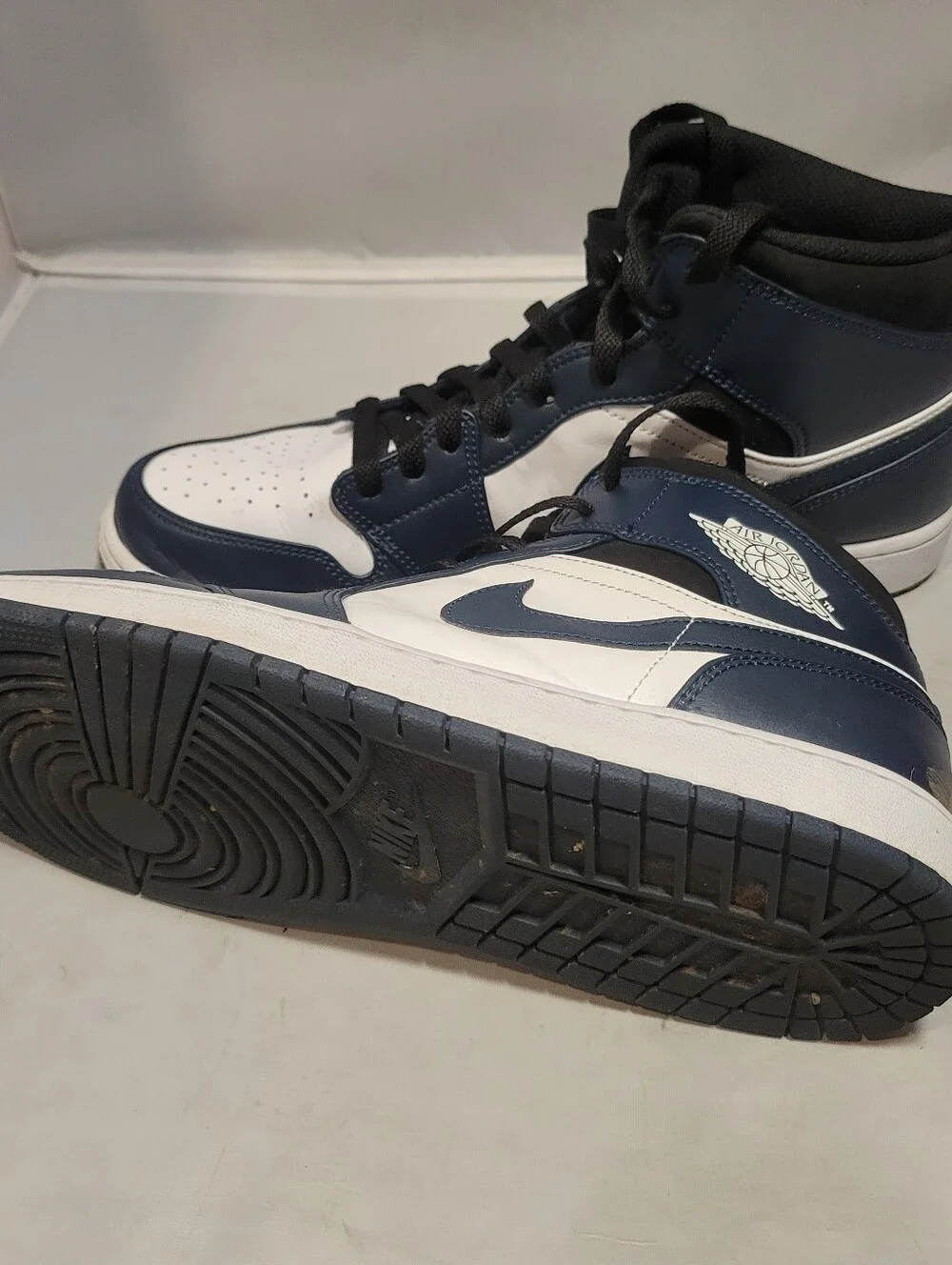 Nike AIR JORDAN 1 Mid SE Mens Basketball Shoe Size 12 navy and white